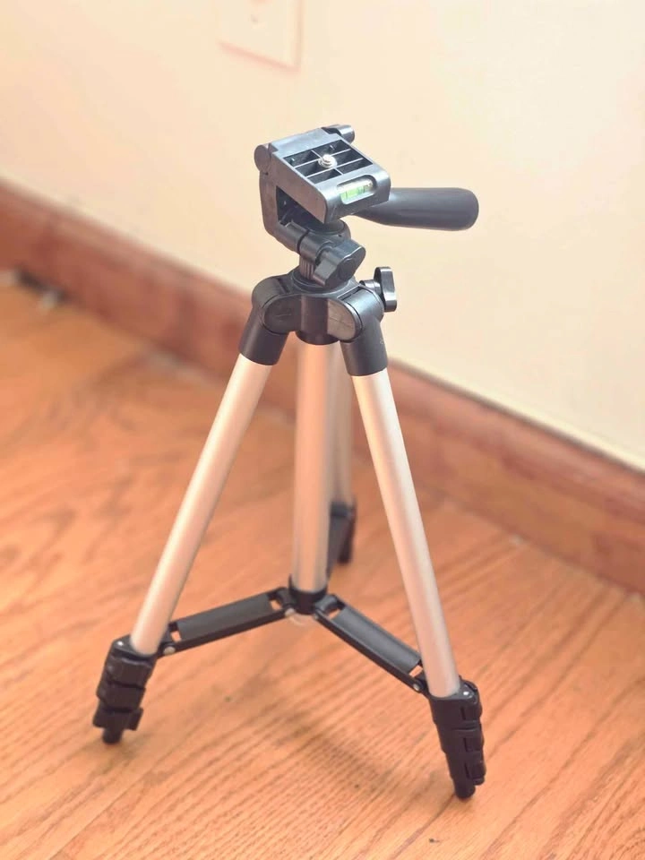 Camera Tripod with remote control - photo 3