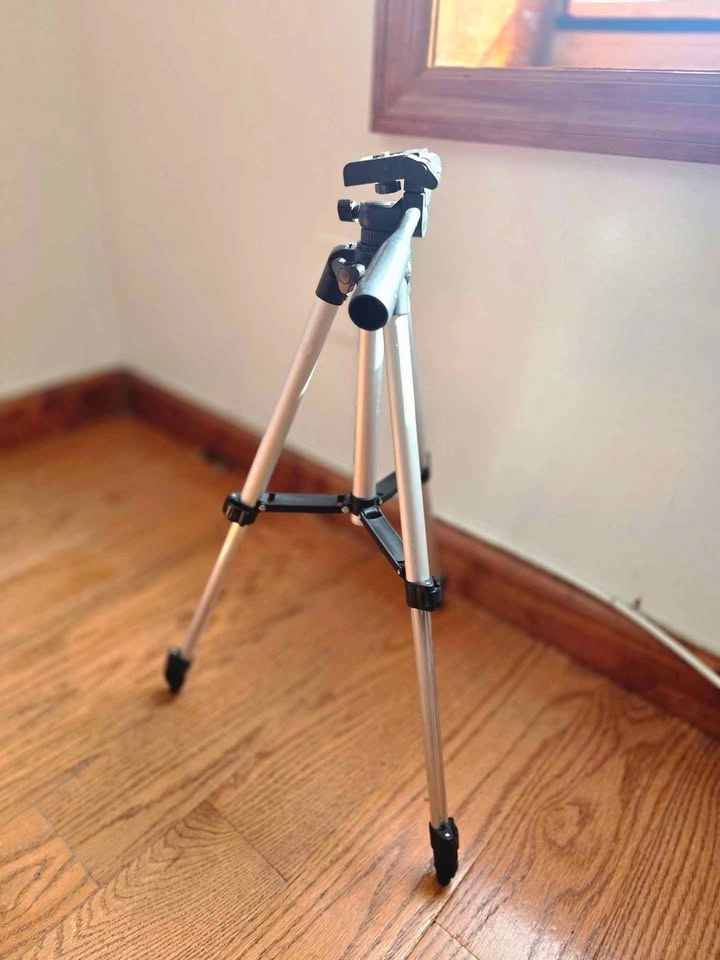 Camera Tripod with remote control - photo 4