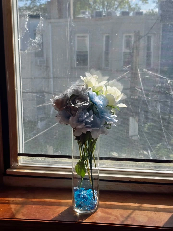 Decorative Flower Arrangement in Glass Vase - photo 4