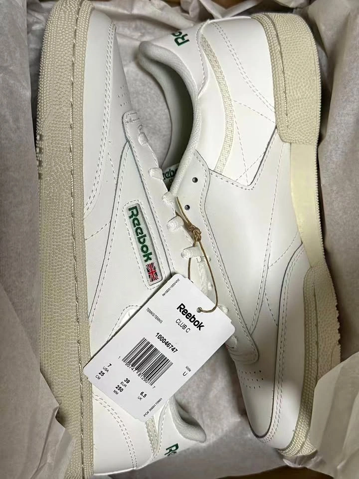 Brand new REEBOK UNISEX-CHILD CLUB C SNEAKER SIZE-US:7 25CM