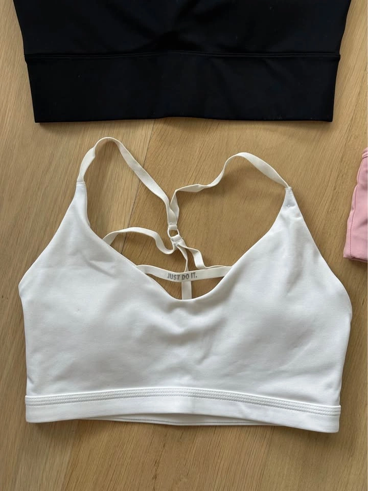 Nike Sports Bras - photo 3