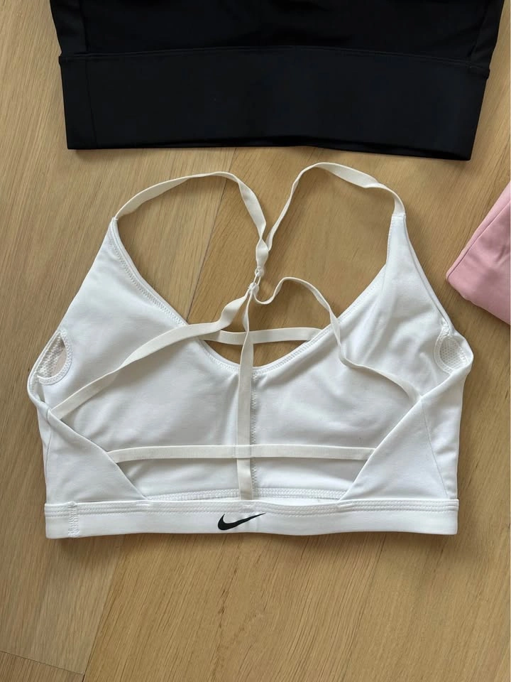 Nike Sports Bras - photo 4