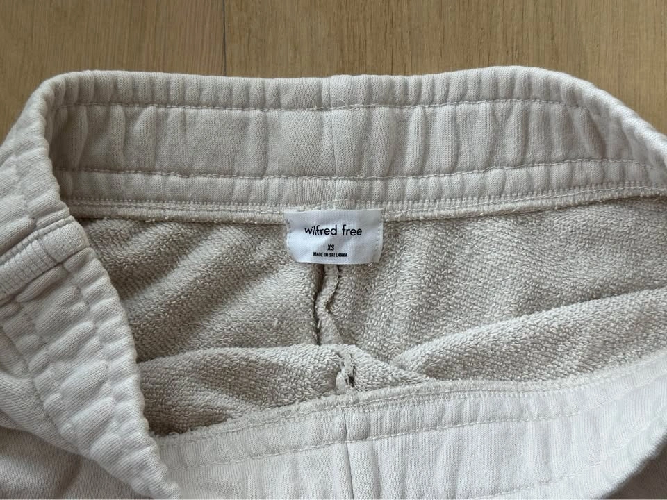 Aritzia Wilfred Free Dolphin Sweat Shorts - photo 4