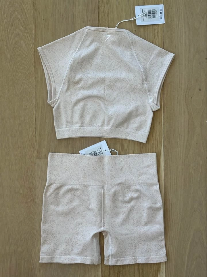 Gymshark Crop Top & Shorts Set BNWT - photo 3
