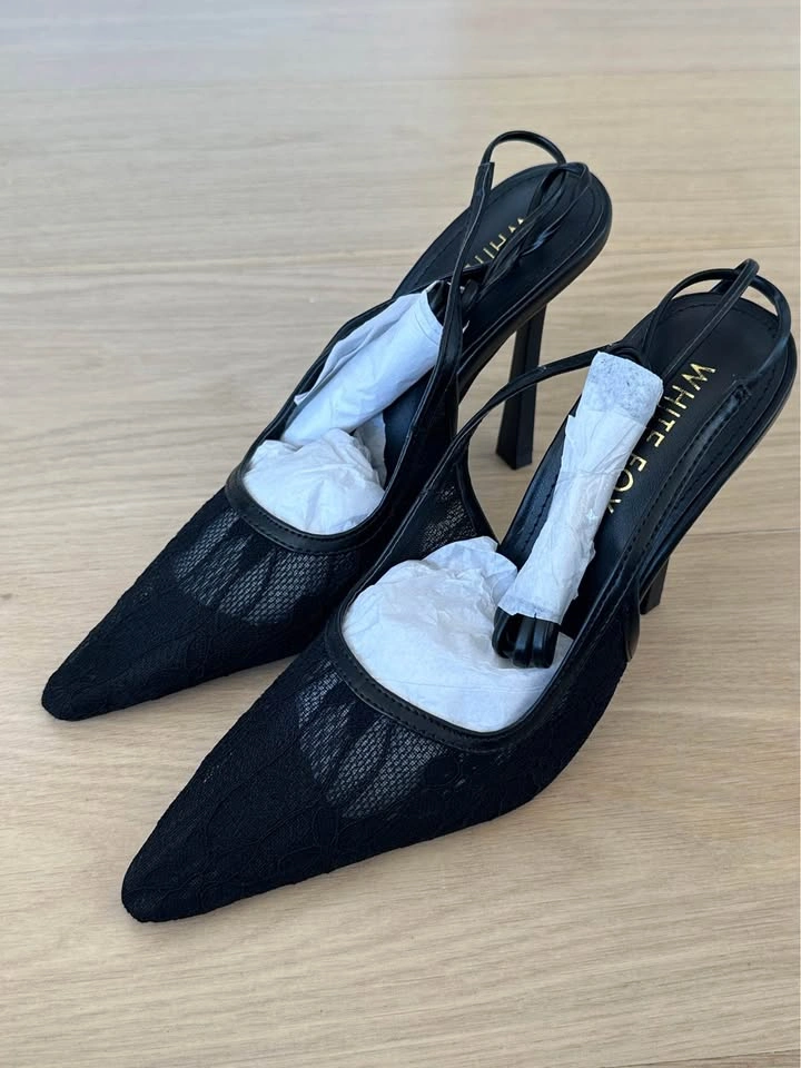 BNIB White Fox Black Lace Heels - photo 5
