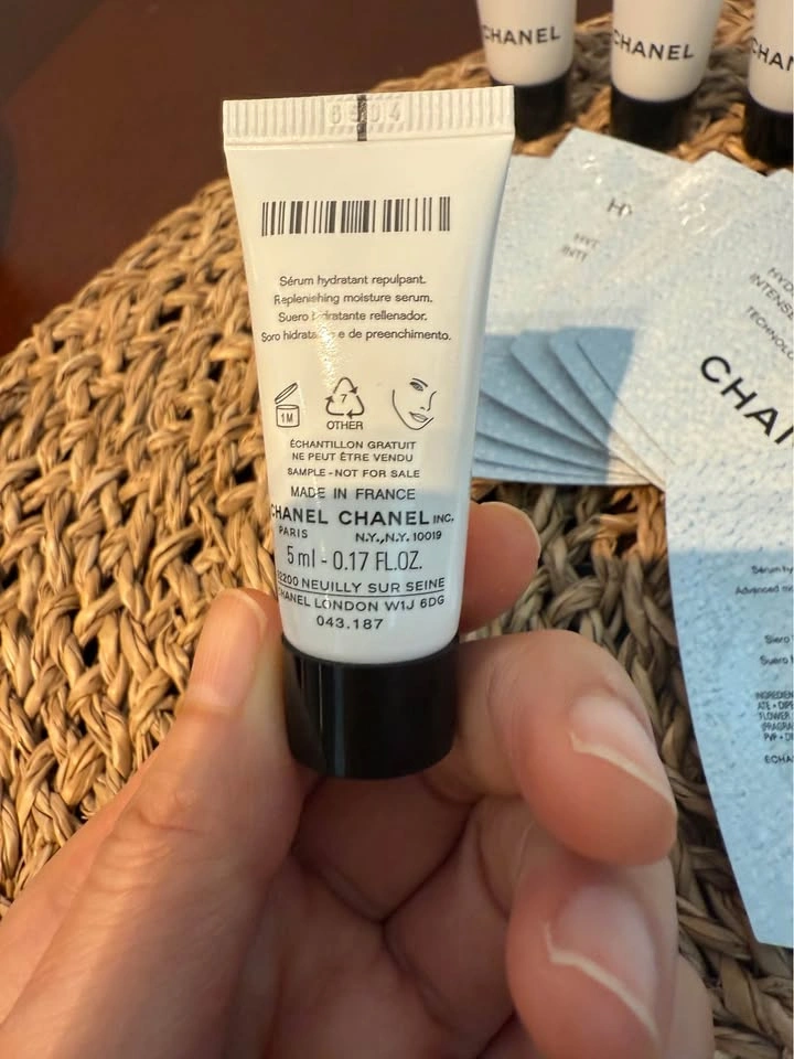 CHANEL Hydra Beauty Micro Sérum Set - 4x 5ml Tubes & 8x Sachets - photo 4