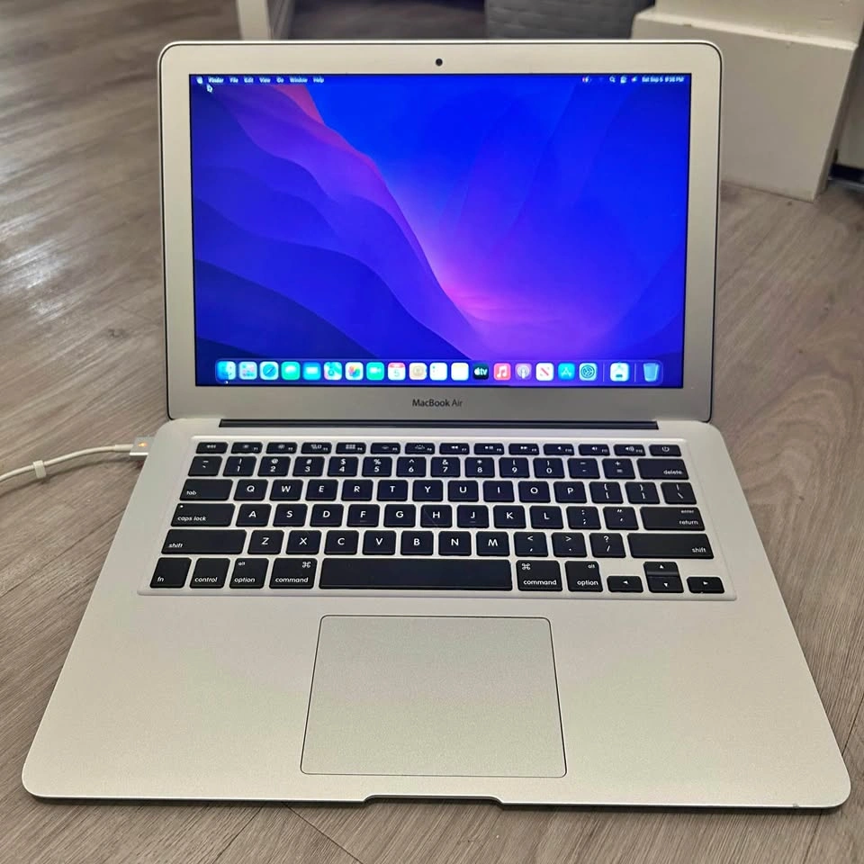 2015 MacBook Air 13” (i5/4GB/128GB)