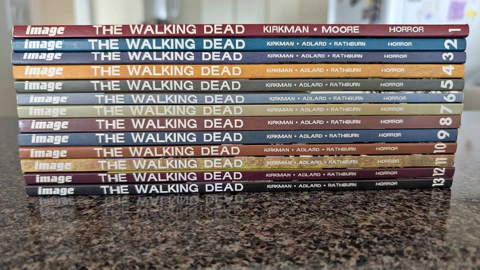 WALKING DEAD COMIC BOOKS