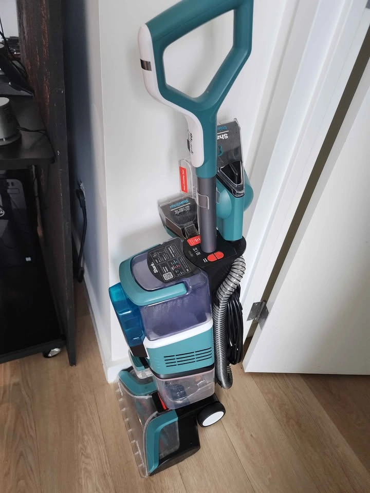 Shark carpet vacuum - photo 3