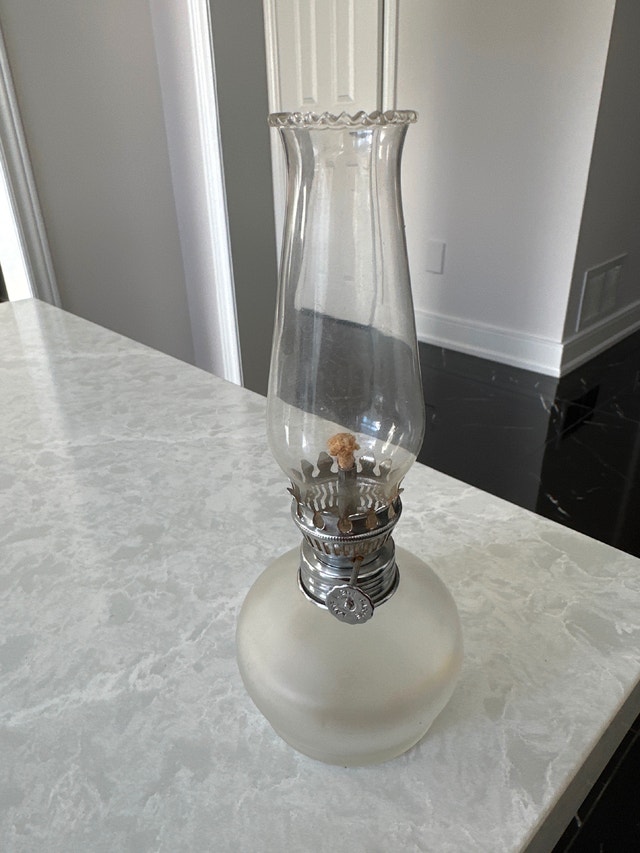Vintage frosted glass oil lamp - photo 2