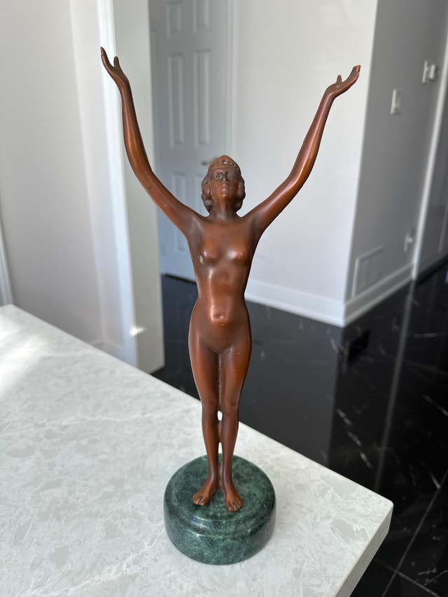 Solid bronze Art Deco sculpture titled "Awakening" (Le Réveil) - photo 2