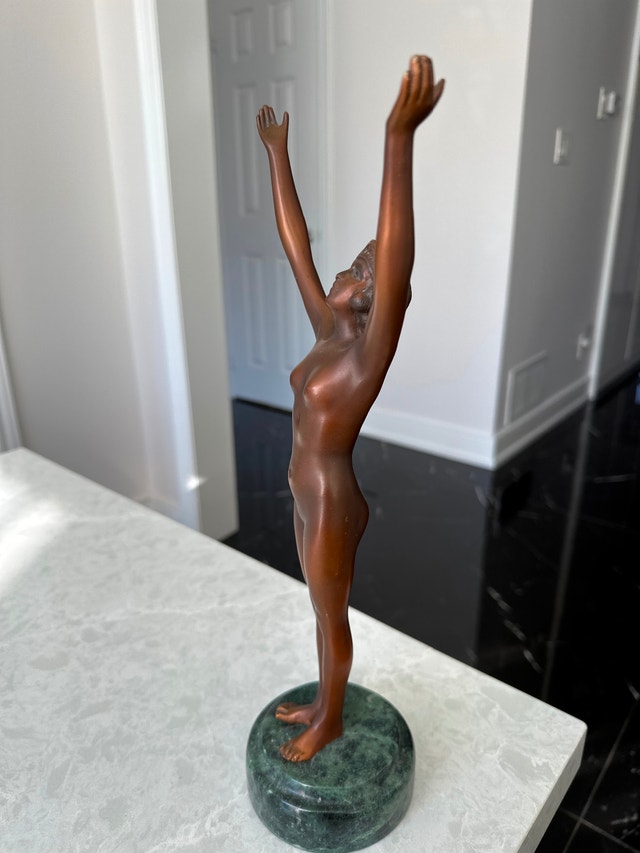 Solid bronze Art Deco sculpture titled "Awakening" (Le Réveil) - photo 4