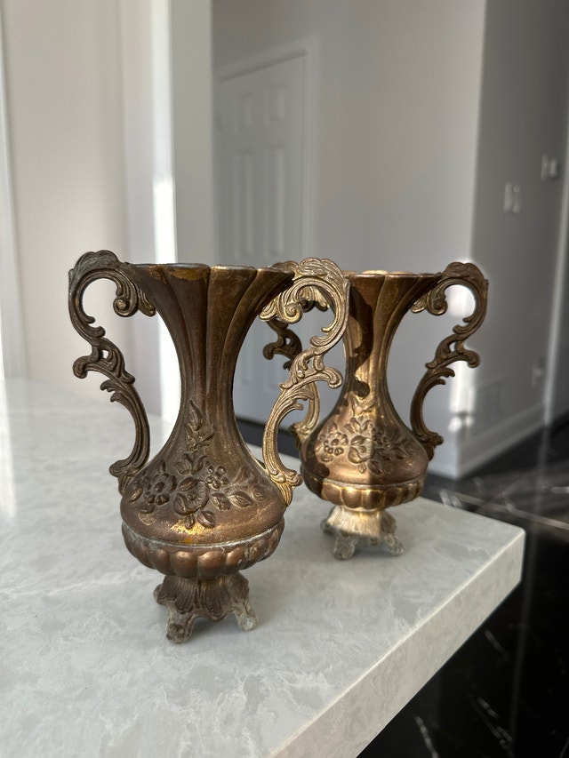 Antique Brass Mini Flower Vase: Ornate Italian Cottagecore Decor - photo 2