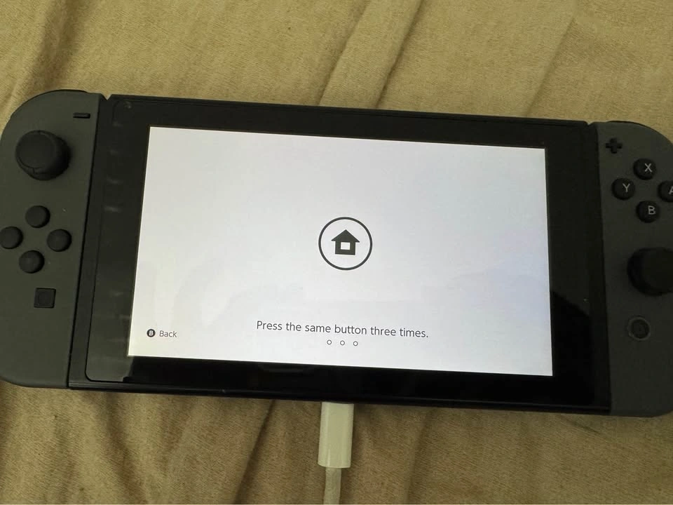 Nintendo Switch V1 HAC-001 Unpatched XAW1 32GB Bundle - photo 3