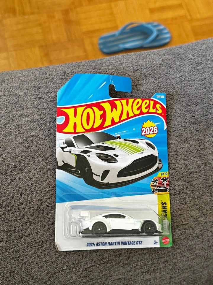 Hot Wheels 2024 Aston Martin Vantage GT3
