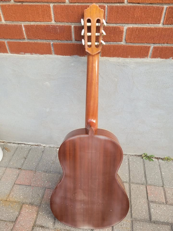 $350 Almansa 401 Classical Guitar – Natural - photo 4