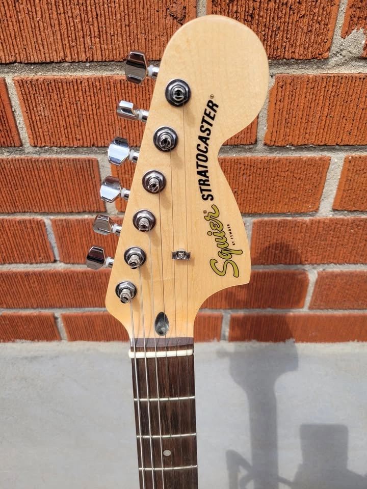 Squier Stratocaster Electric Guitar - Arctic White - photo 4