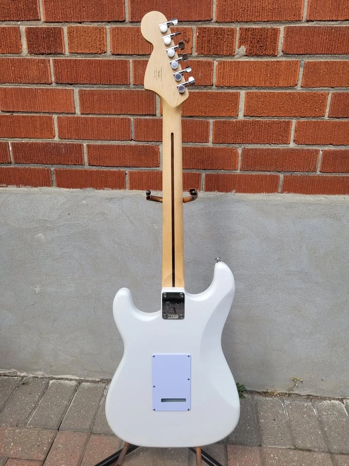 Squier Stratocaster Electric Guitar - Arctic White - photo 5
