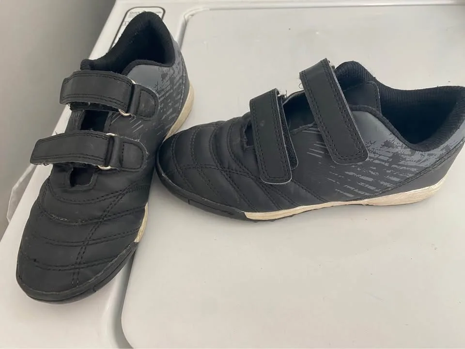 Soccer Cleats, Socks & Shin Pads image indicator(2)