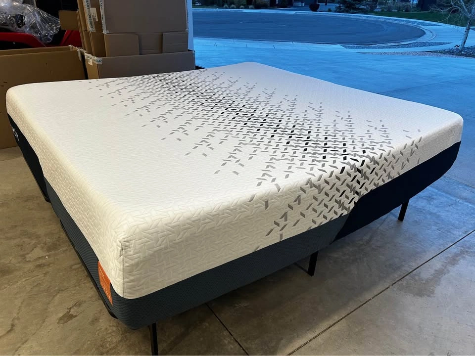 Nectar Ultra Memory Foam King Mattress, Practically new - photo 2