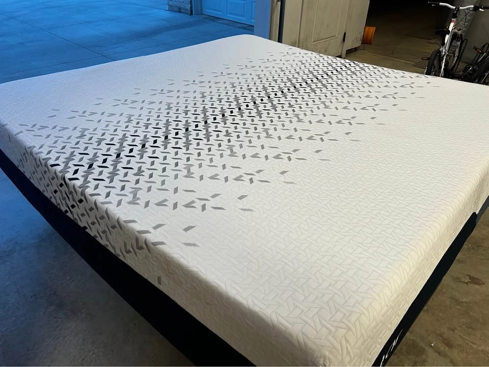 Nectar Ultra Memory Foam King Mattress, Practically new - photo 3