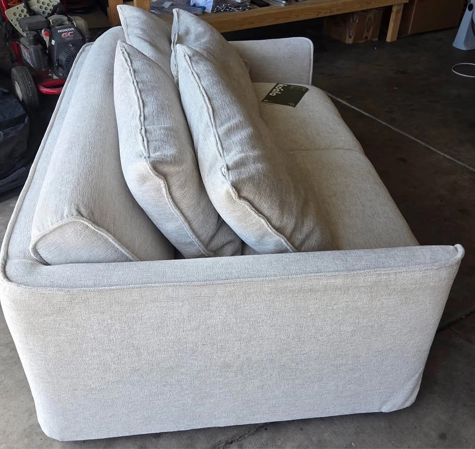 Koala Sofa Bed 64" Full [4th Gen], Silver Sand, Like New - photo 2