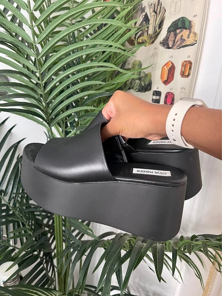 Steve Madden Black Leather Platform Sandals - Size 9