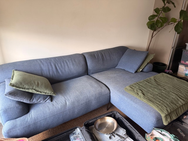 Article brand blue couch - photo 2