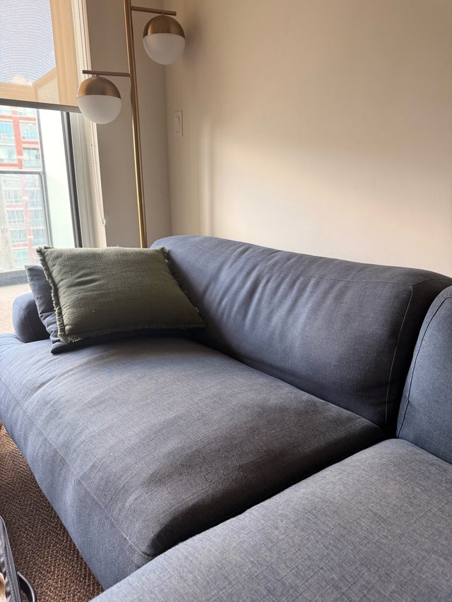 Article brand blue couch - photo 3