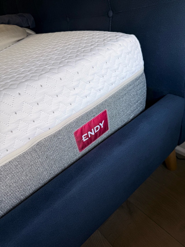 Queen Endy mattress and tufted bed frame - photo 3