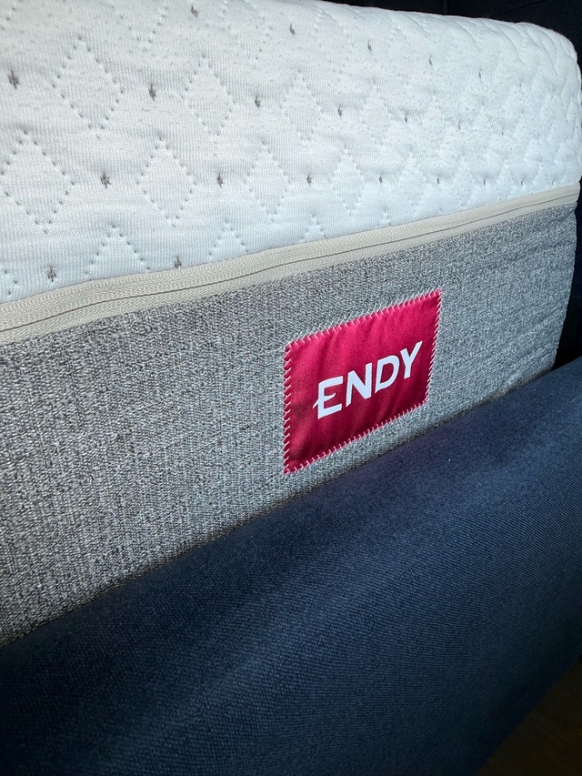 Queen Endy mattress and tufted bed frame - photo 5