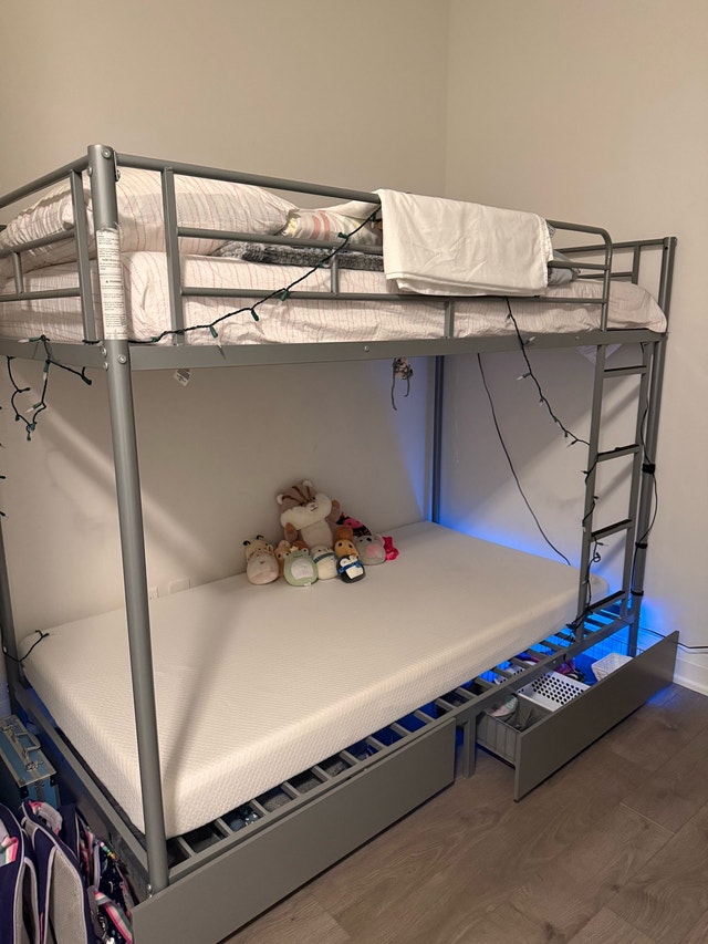 Bunk bed with 2 new Twin mattresses