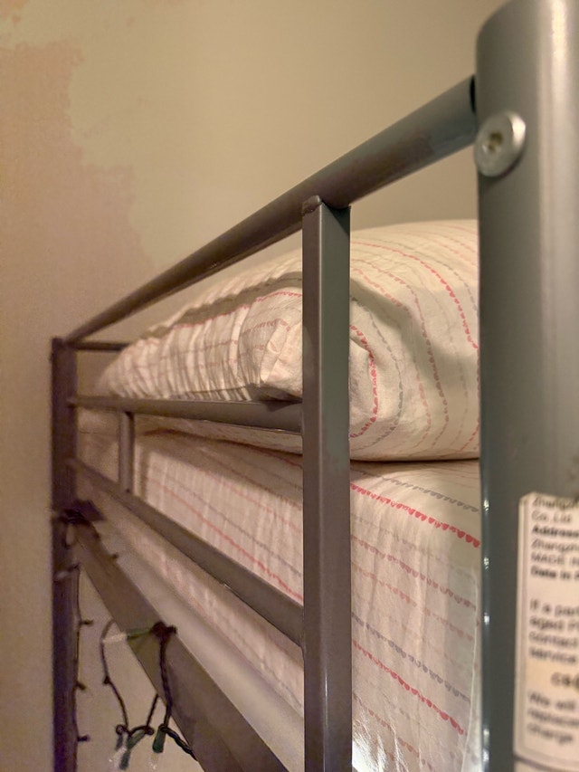 Bunk bed with 2 new Twin mattresses - photo 4