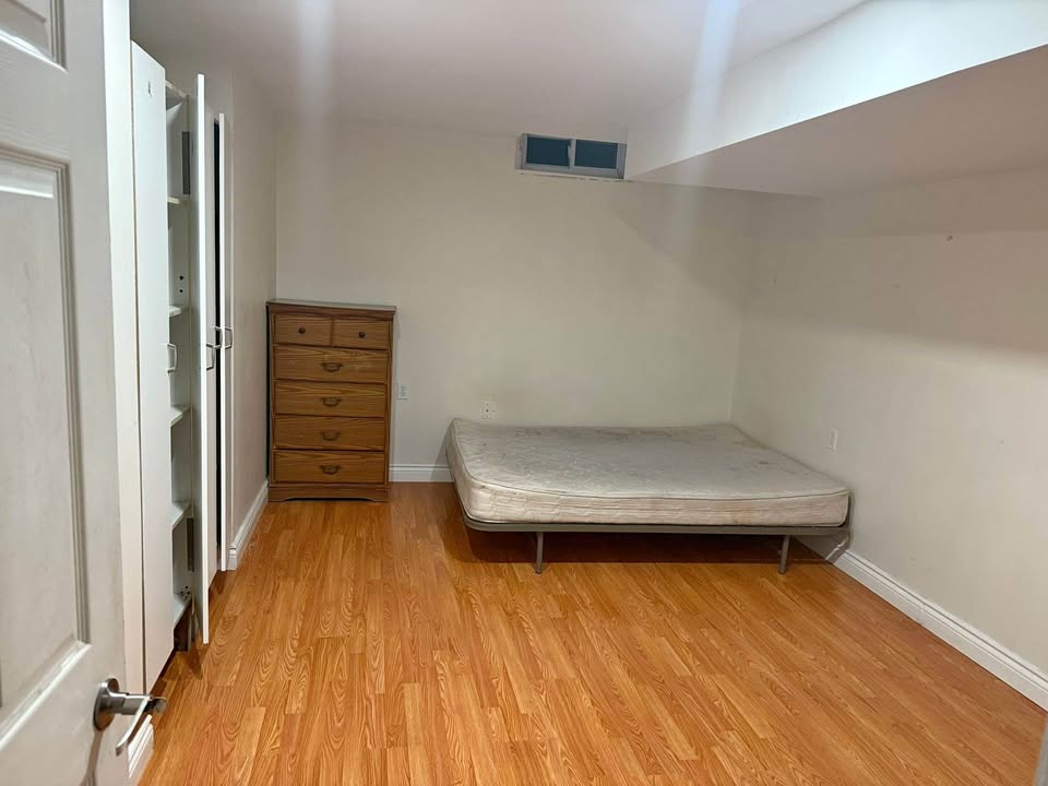 3 Beds 1 Bath - House