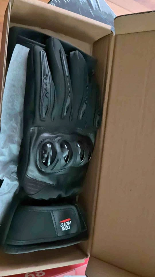 Winter motorcycle gloves