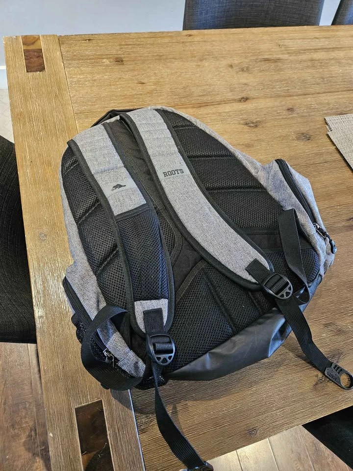 Roots Grey & Black School Backpack – Great Condition - photo 2