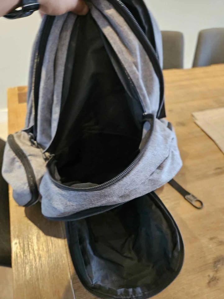 Roots Grey & Black School Backpack – Great Condition - photo 3