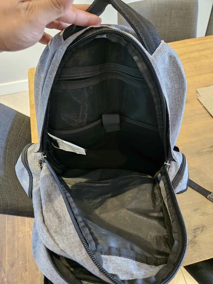 Roots Grey & Black School Backpack – Great Condition - photo 4