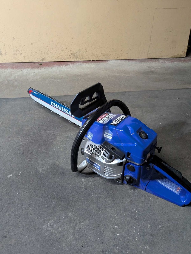 Gas Chainsaw - photo 2