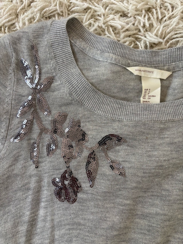 H&M light fall/spring Maternity top