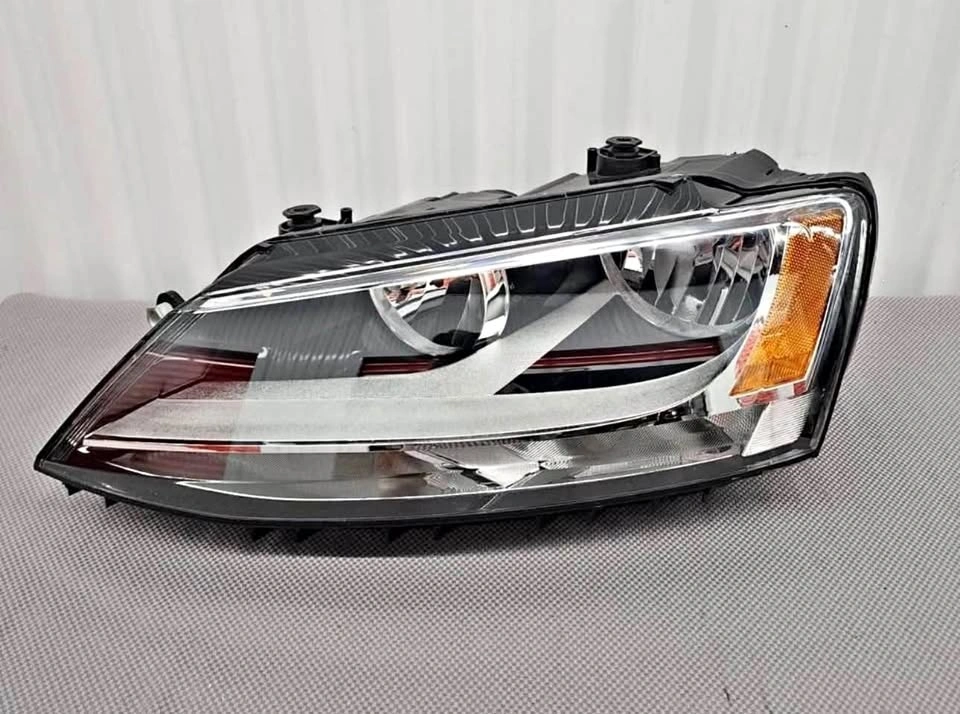 Jetta MK6 Driver Side Headlight (2011-2018) - Like New
