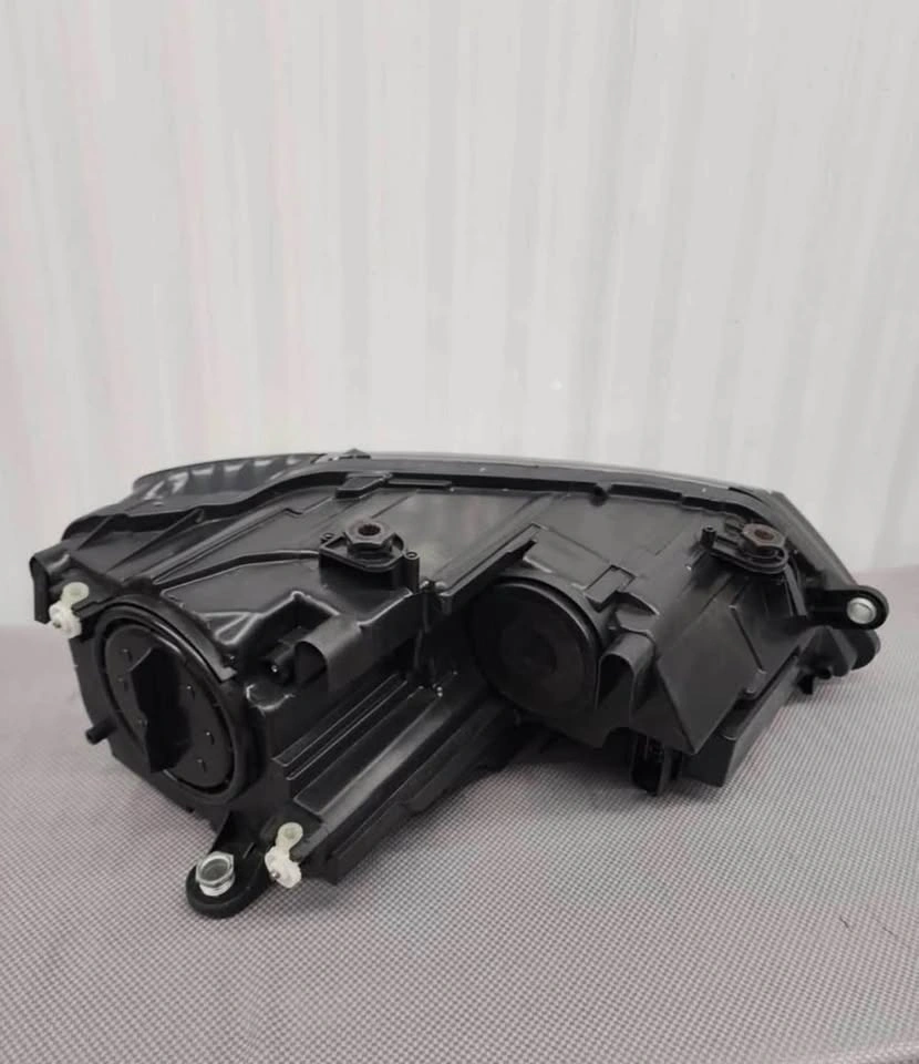 Jetta MK6 Driver Side Headlight (2011-2018) - Like New - photo 2