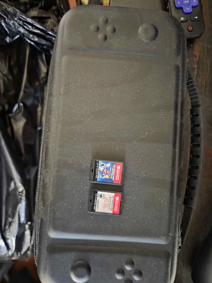 Nintendo switch original console and carry case - photo 2