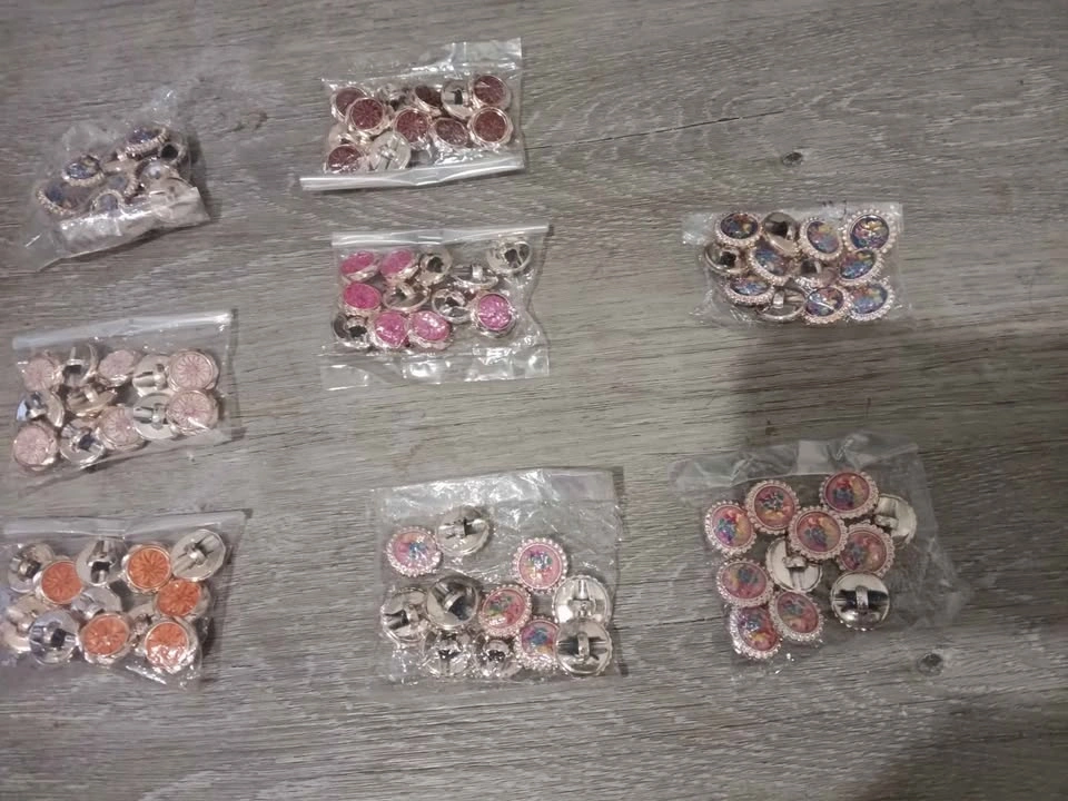 Assorted Decorative Shank Buttons - photo 2