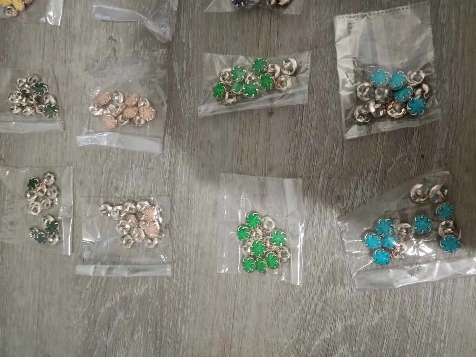 Assorted Decorative Shank Buttons - photo 4