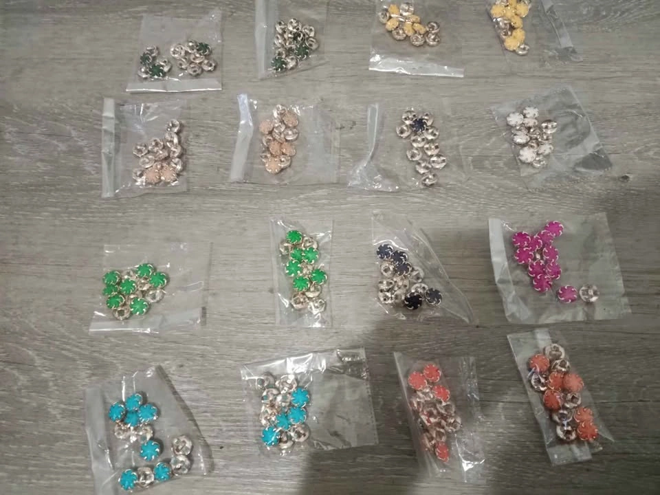 Assorted Decorative Shank Buttons - photo 5