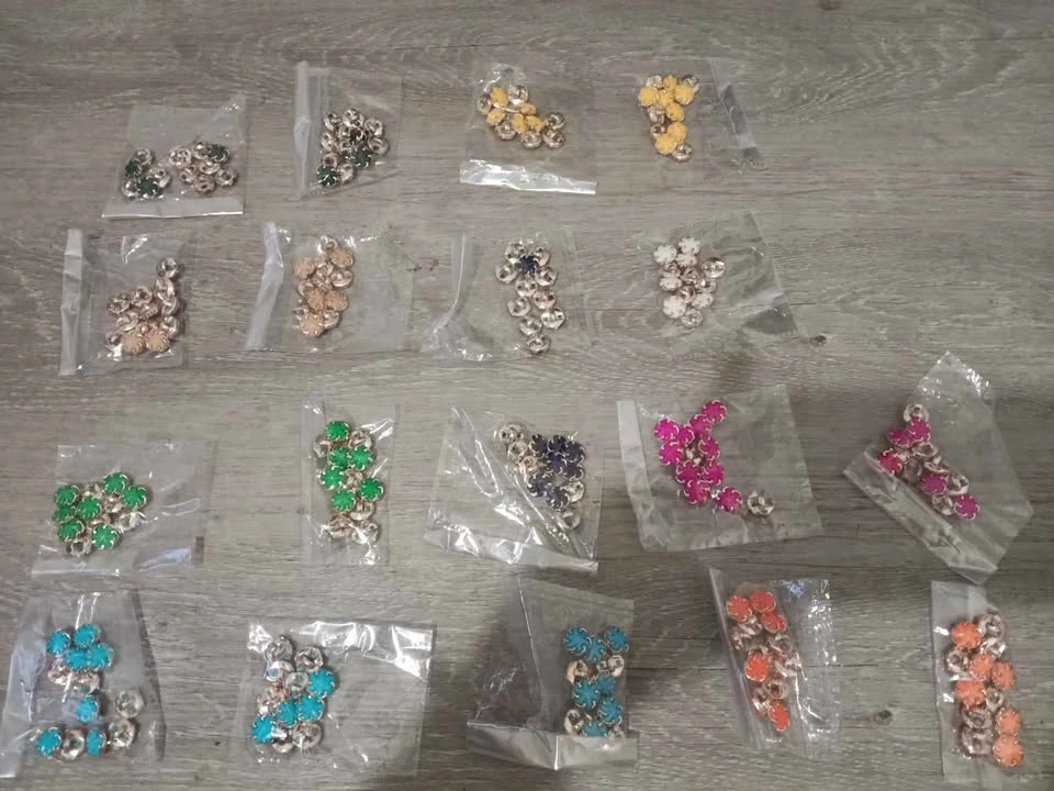 Assorted Decorative Shank Buttons - photo 5