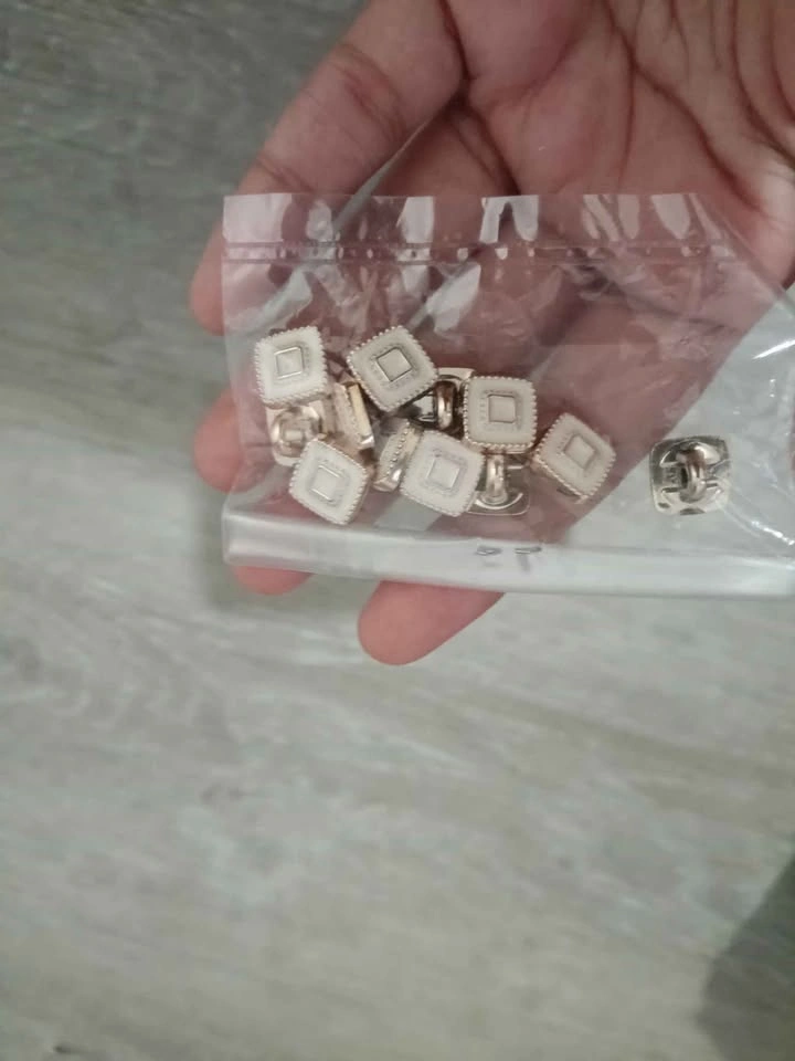Assorted buttons - photo 2