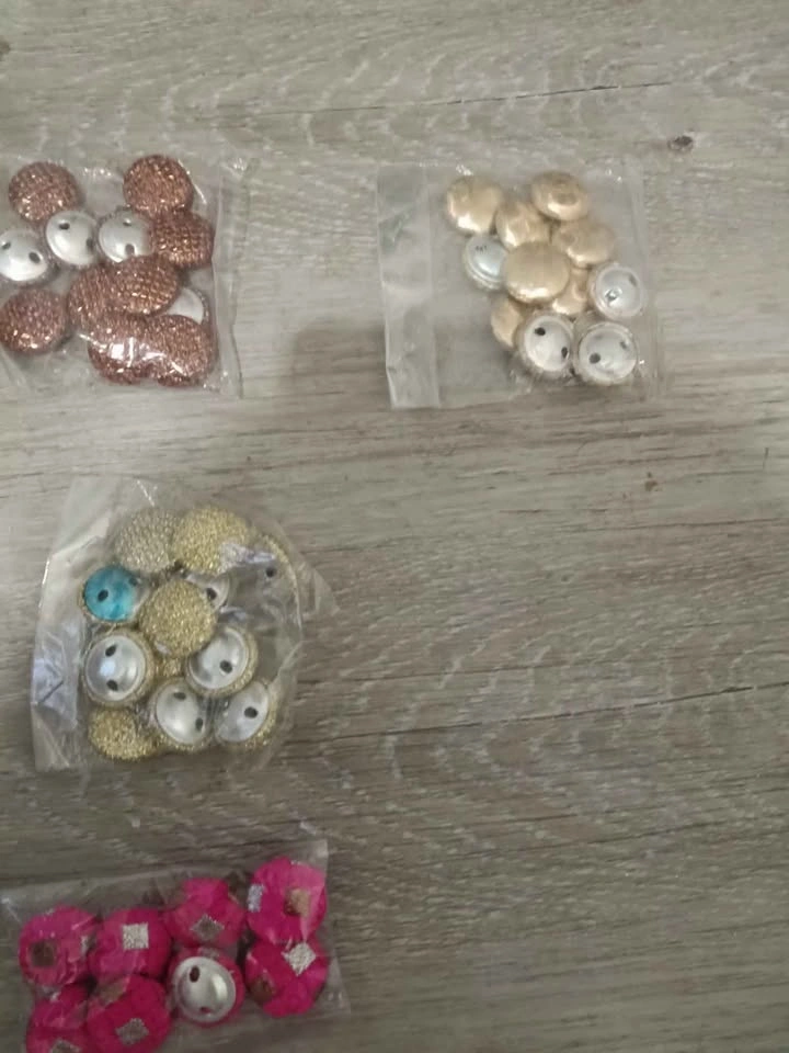 Assorted buttons - photo 5