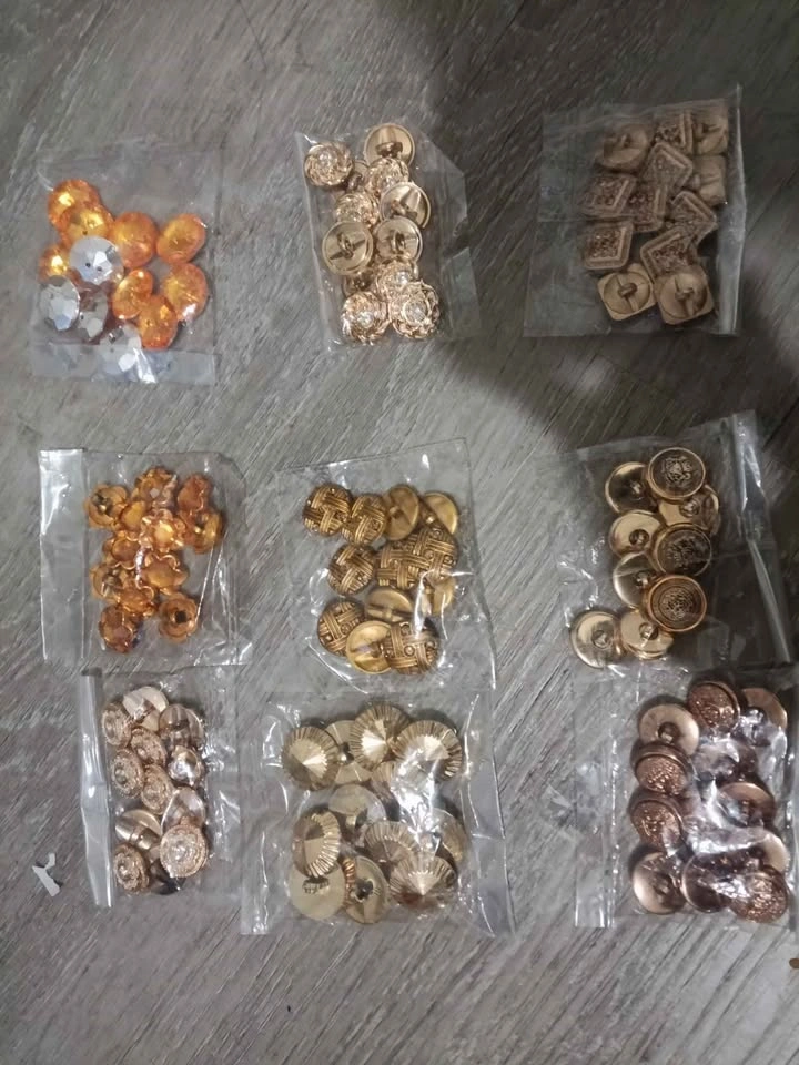 Assorted Decorative Buttons - photo 3